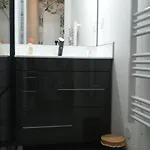 Joli T2 Très Bien Situé, Parking Couvert Appartement *