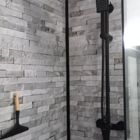 Joli T2 Tres Bien Situe, Parking Couvert 卢德