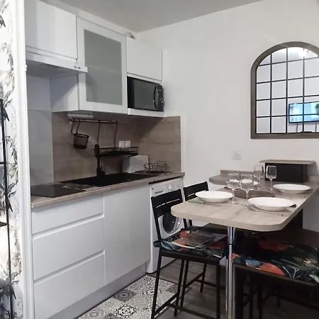Joli T2 Tres Bien Situe, Parking Couvert Apartment *
