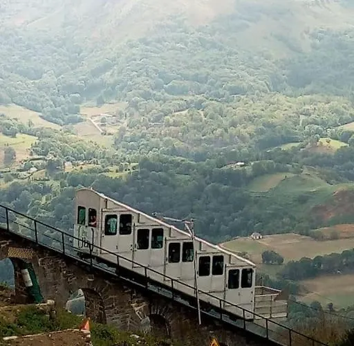 Апартаменты Joli T2 Tres Bien Situe, Parking Couvert