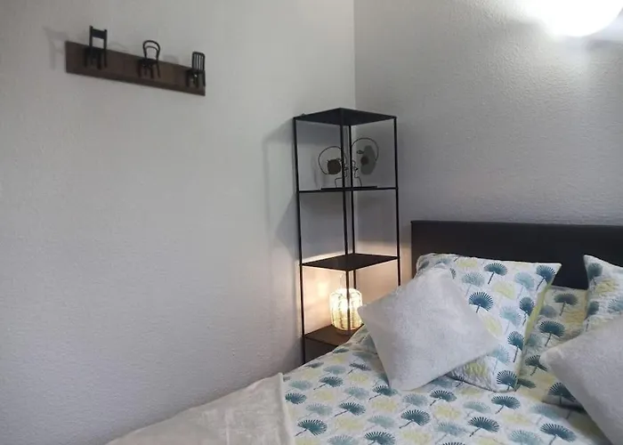 Joli T2 Très Bien Situé, Parking Couvert *